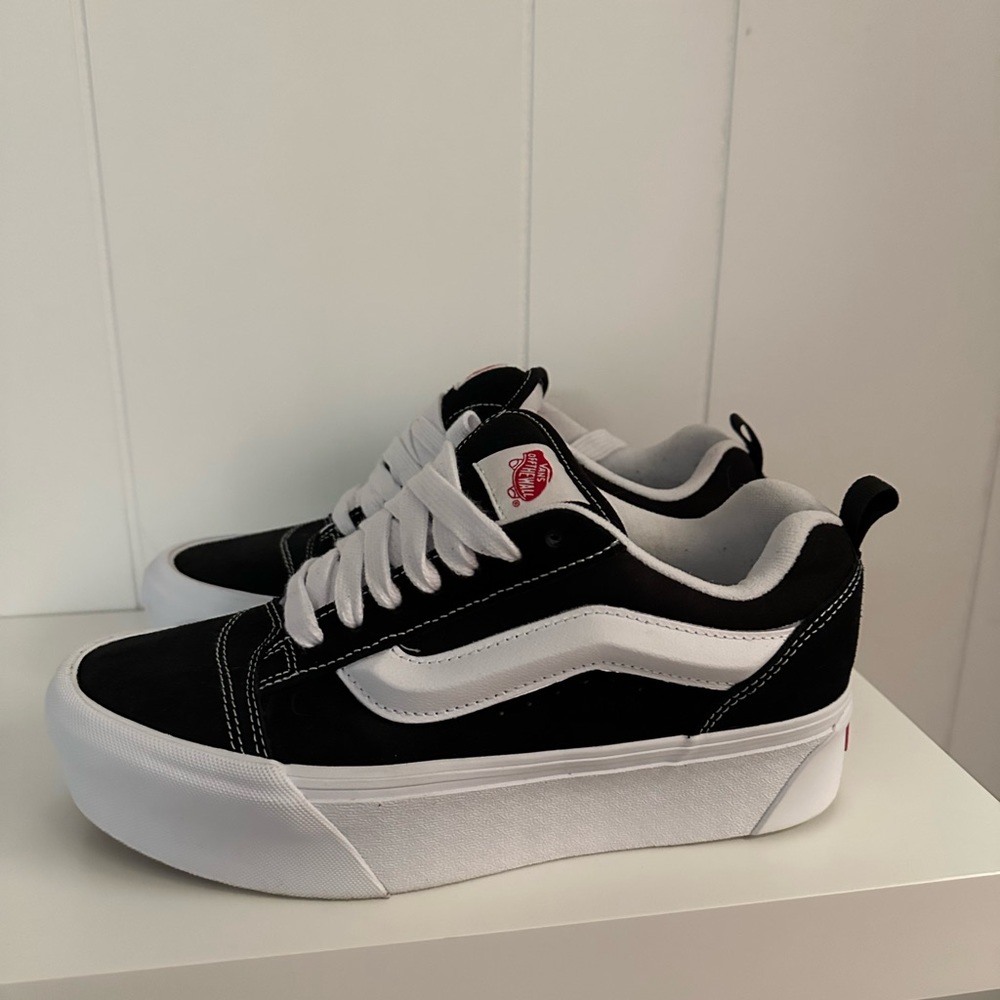 Vans Knu Stacked shoes Mens 8.5 Women’s 10. Worn once. Black/White